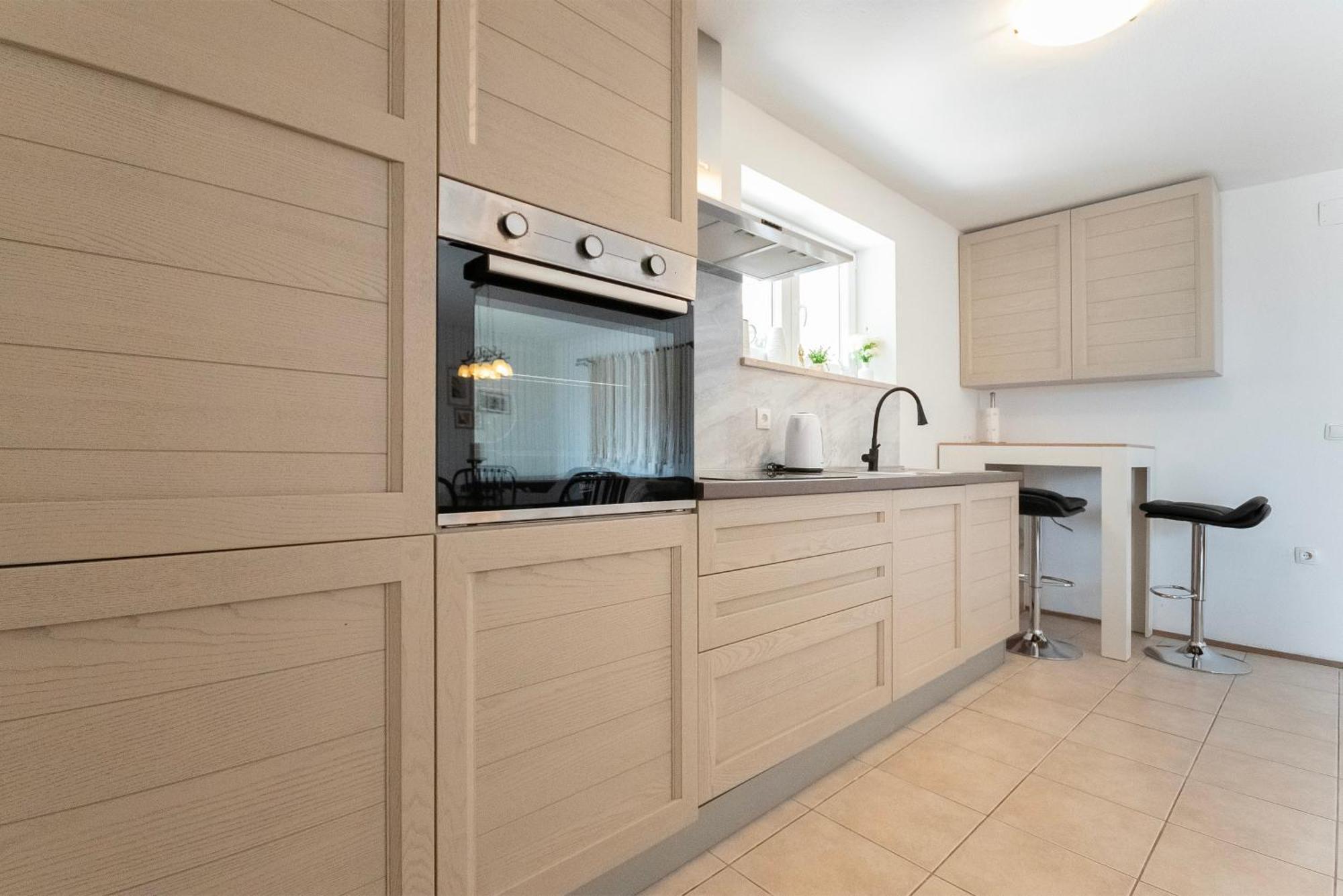 Holiday Home Dalmatino Omis Bagian luar foto