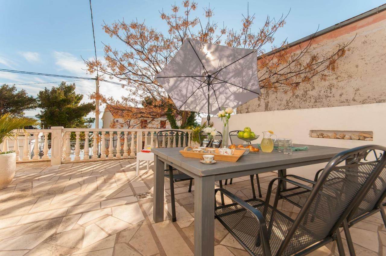 Holiday Home Dalmatino Omis Bagian luar foto